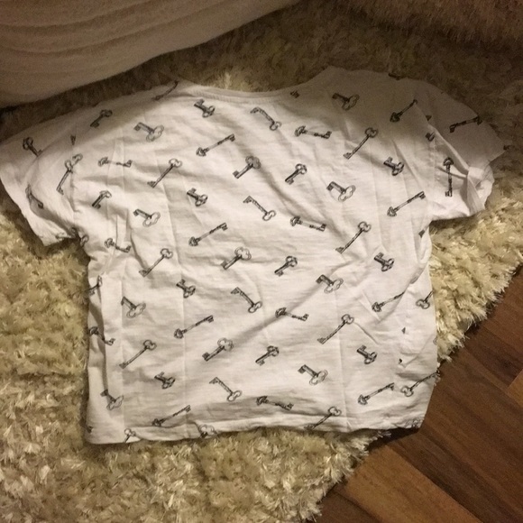 Forever 21 Cropped Tee - Picture 5 of 5